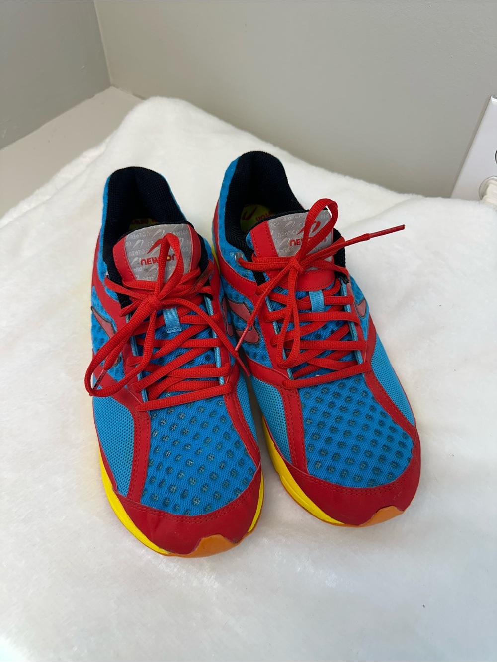 Newton Gravity Men's Blue, Red & Yellow Athletic Running Shoe sneakers size 12.5